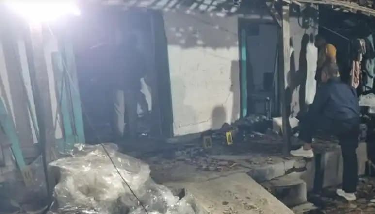 Kondisi rumah warga setelah ledakan petasan di Desa Plosojenar, Kecamatan Kauman, Kabupaten Ponorogo