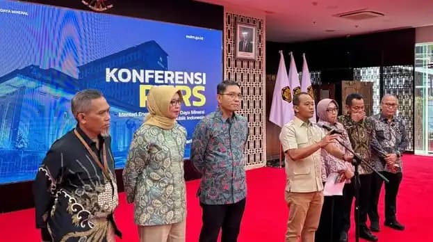 Konferensi Pers di Gedung Kementerian ESDM
