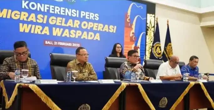 Konferensi Pers Imigrasi Gelar Operasi Wira Waspada