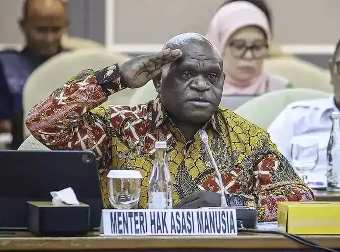 Konsisten Bela Hak Asasi dan Demokrasi, Menham Natalius Pigai Terima Penghargaan Tokoh Nasional Demokratis dan Berintegritas