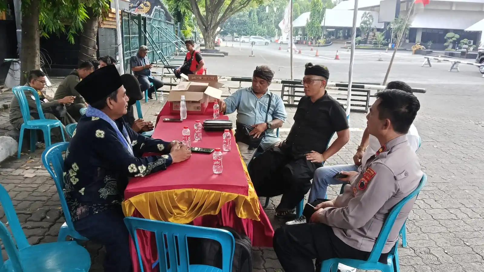 Koordinator ARIB Achamd Robani Albar bersama KaPosko Gus Nova