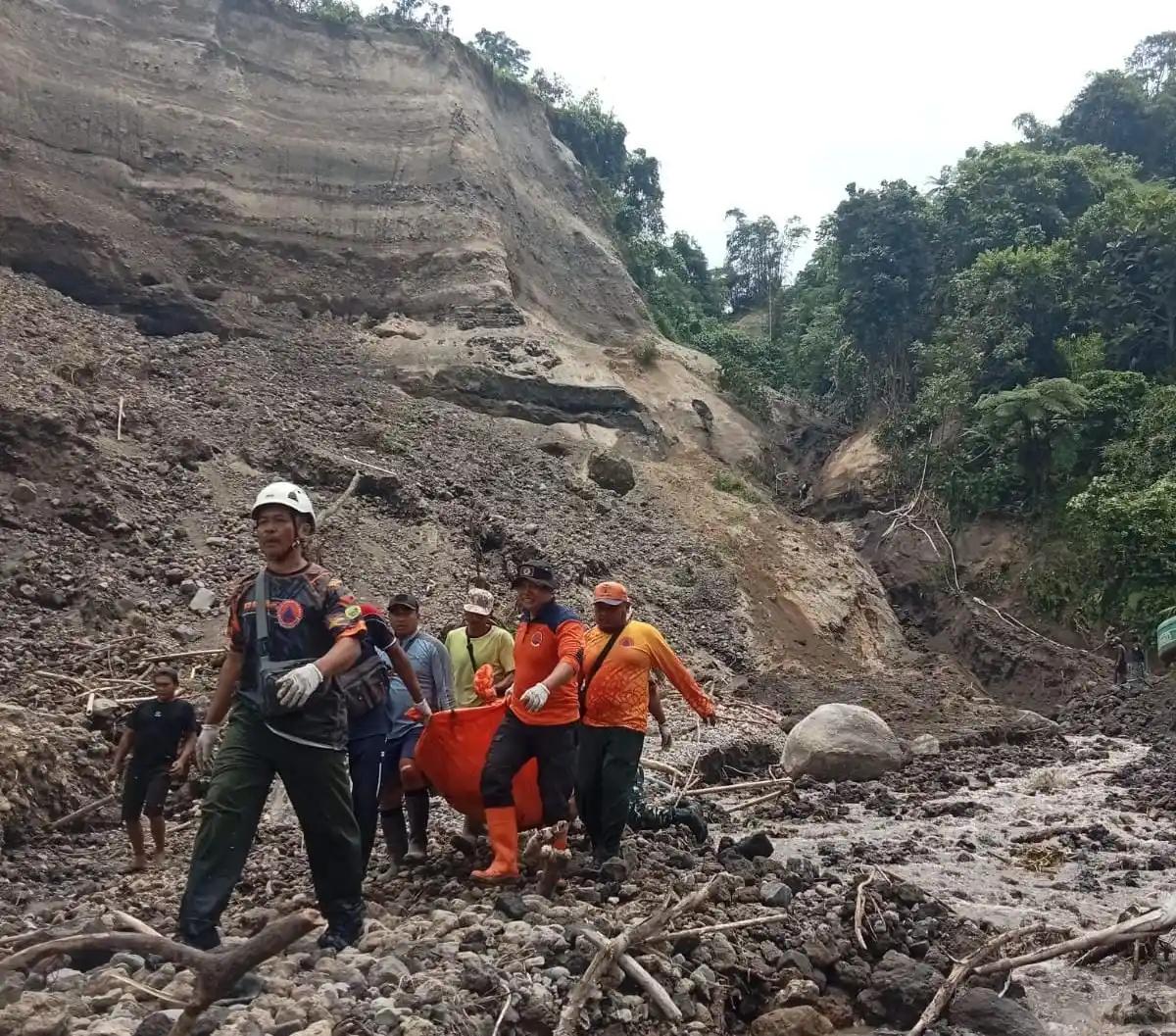 Korban Tewas Tambang Pasir Blitar