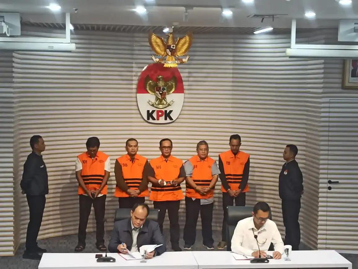 KPK Borgol Bupati Lamteng Ardito Cs