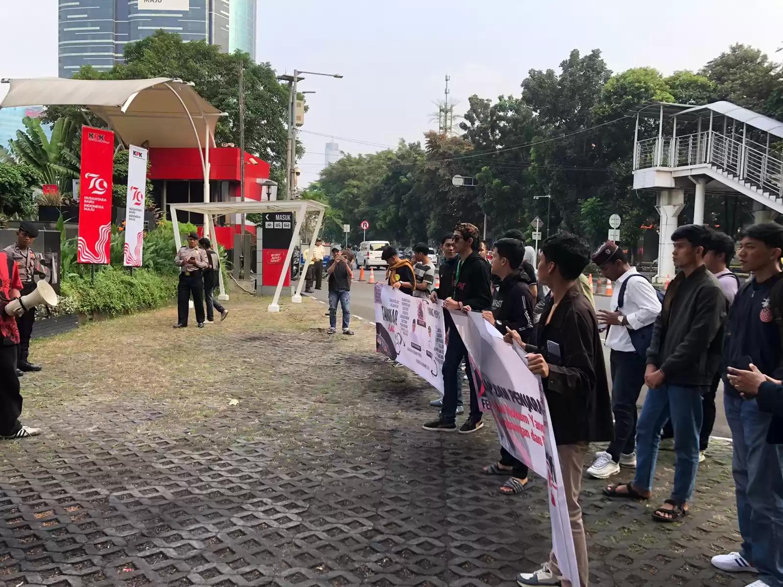 KPK Didesak Tangkap Pemegang Saham PT Manunggal Fery Apeng