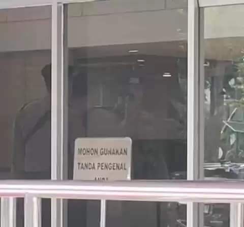 KPK Geledeah Gedung Setjen DPR RI