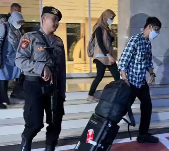 KPK Geledeah Gedung Setjen DPR