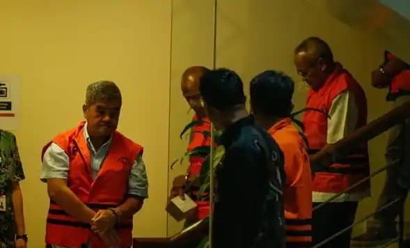 KPK Jebloskan 5 Tersangka Korupsi Dana PEN Situbondo ke Tahanan