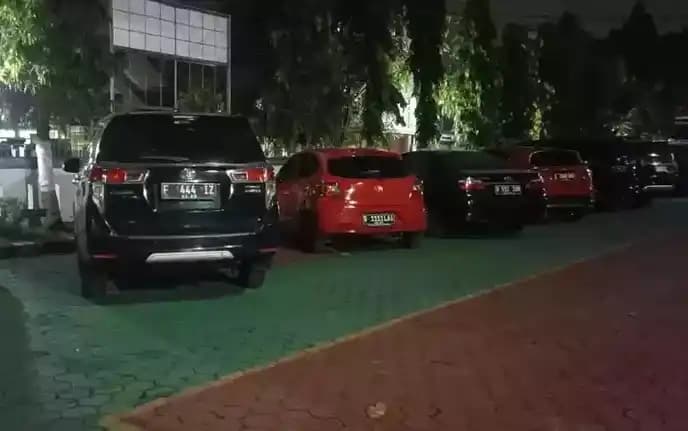 KPK Sita 15 Mobil dari Satori, Tersangka Korupsi CSR BI