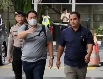 KPK Sita Uang Ratusan Juta, Kajari HSU Albertinus Digelandang ke Jakarta