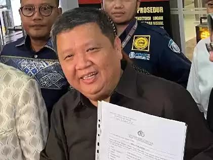 Kuasa Hukum enam terpidana Jutek Bongso saat laporkan Iptu Rudiana ke Bareskrim Polri, Jakarta Selatan pada Rabu malam (17/7/2024)