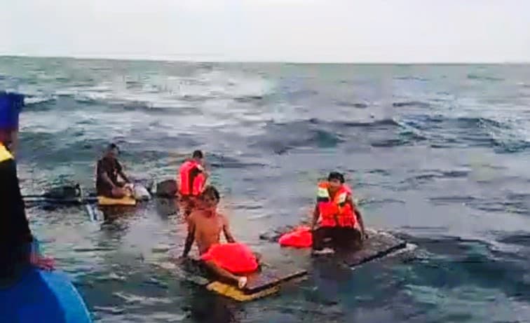 Gelombang Tinggi Tenggelamkan KM Putra Baru di Perairan Bintan