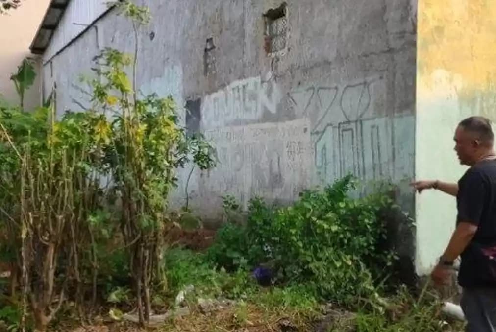 Lahan kosong di dekat SMPN 11 Cirebon ini menjadi saksi bisu kekejian yang dilakukan geng motor terhadap Vina dan pacarnya pada tahun 2016