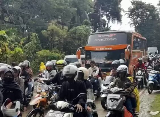 Lalin menuju Anyer padat