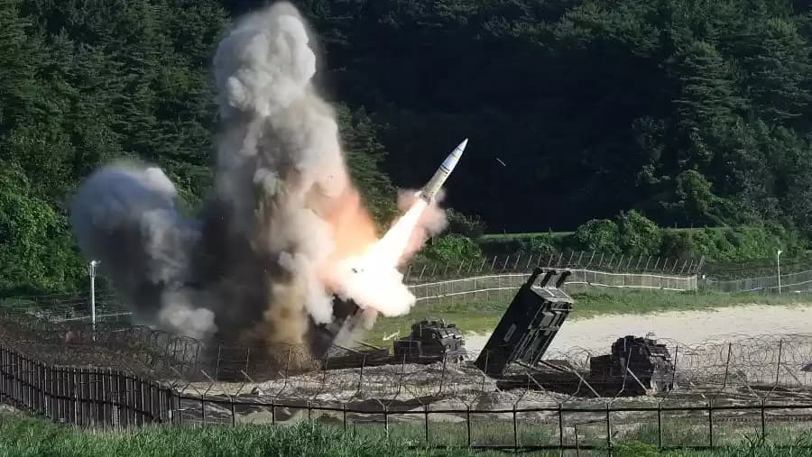 Lawan Rusia, AS Kirim Rudal Jarak Jauh ke Ukraina