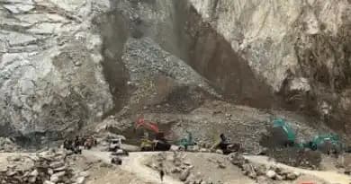 Longsor di Kawasan tambang Gunung Kuda Kabupaten Cirebon, Jawa Barat