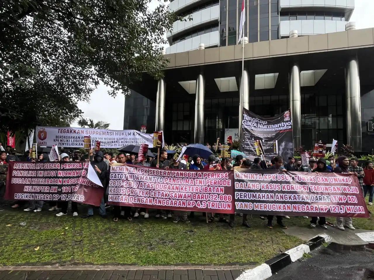 Mahasiswa Aksi di KPK, Desak Pengusutan Dugaan Korupsi Ranah Militer Merujuk Putusan MK