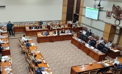 DPR Minta Tersangka Obstruction of Justice Dipecat!
