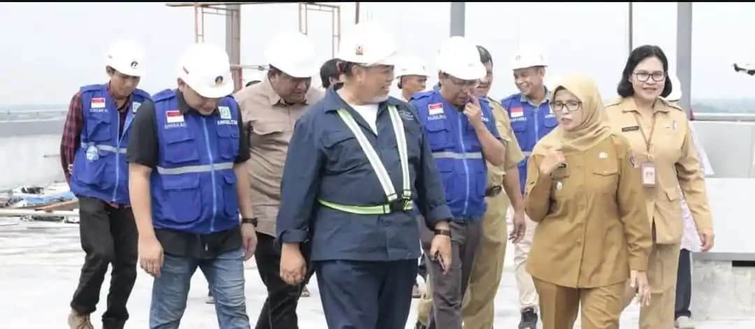 Mak Rini didampingi Direktur RSUD Ngudi Waluyo
