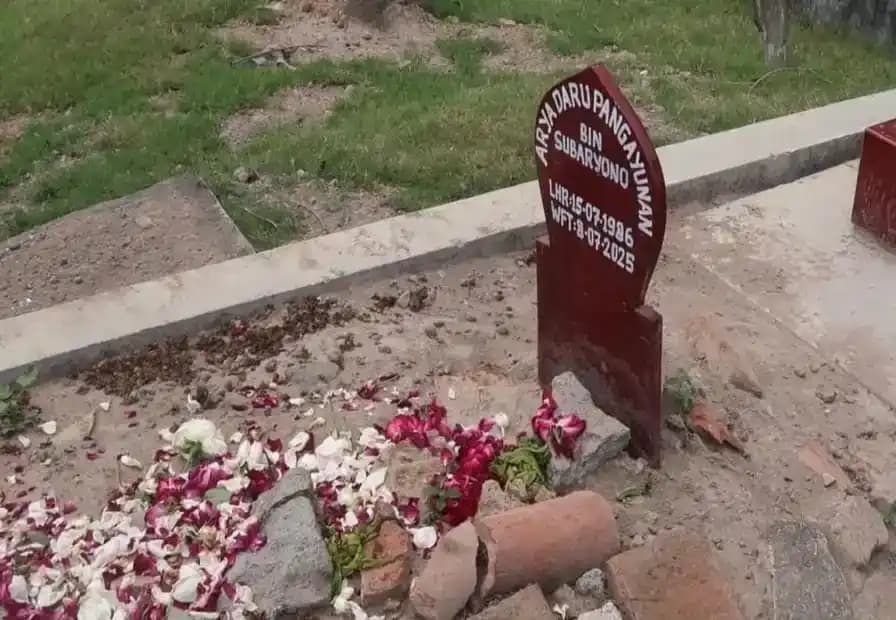 Makam Arya Daru