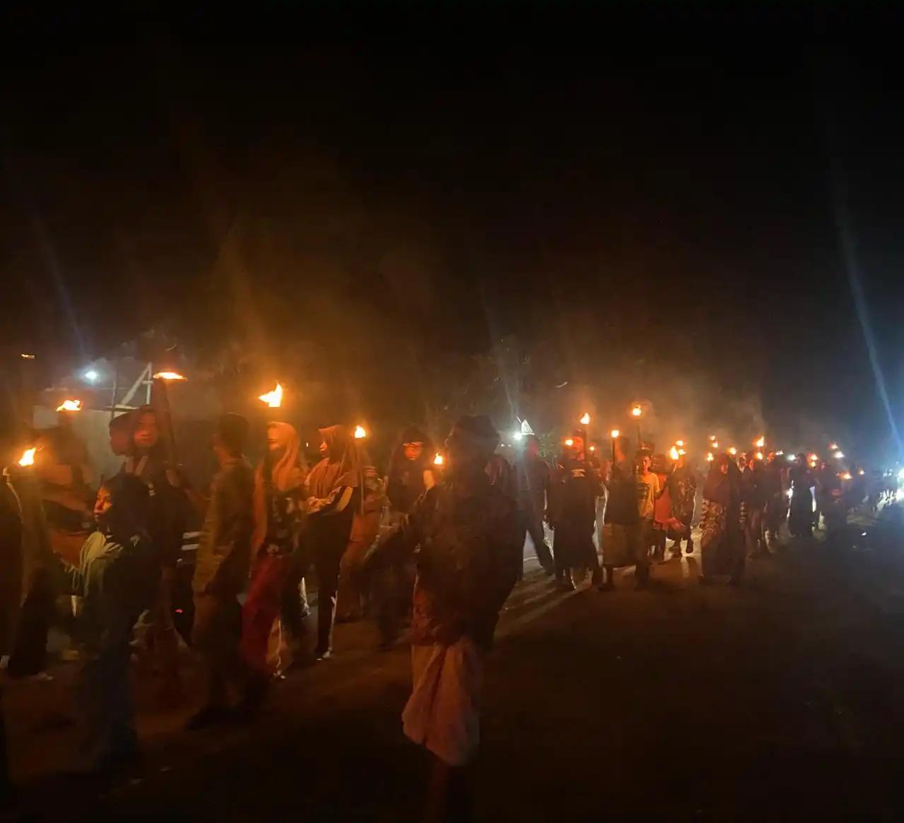 Malam Idul Fitri 1446 H, Ratusan Obor Ramaikan Takbir Keliling di Desa Guali