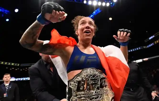 Mantan juara kelas bulu Ultimate Fighting Championship (UFC) Germaine de Randamie