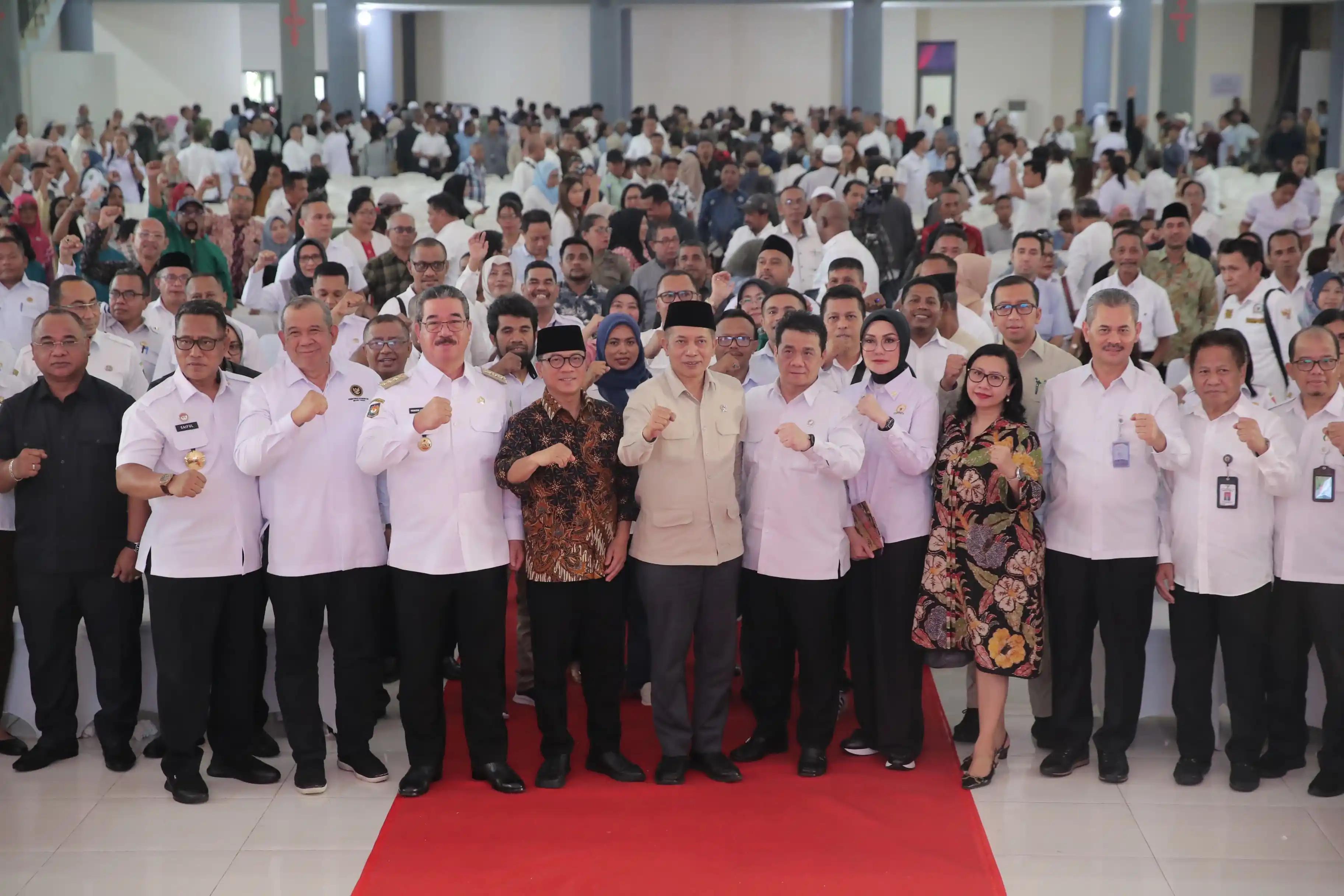 Menteri Desa dan Pembangunan Daerah Tertinggal (Mendes PDT) Yandri Susanto dalam peluncuran dan dialog percepatan pembentukan Kopdes Merah Putih di Auditorium Universitas Pattimura. (Dok. MI)