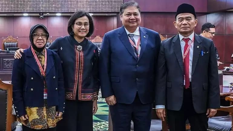 menteri di MK