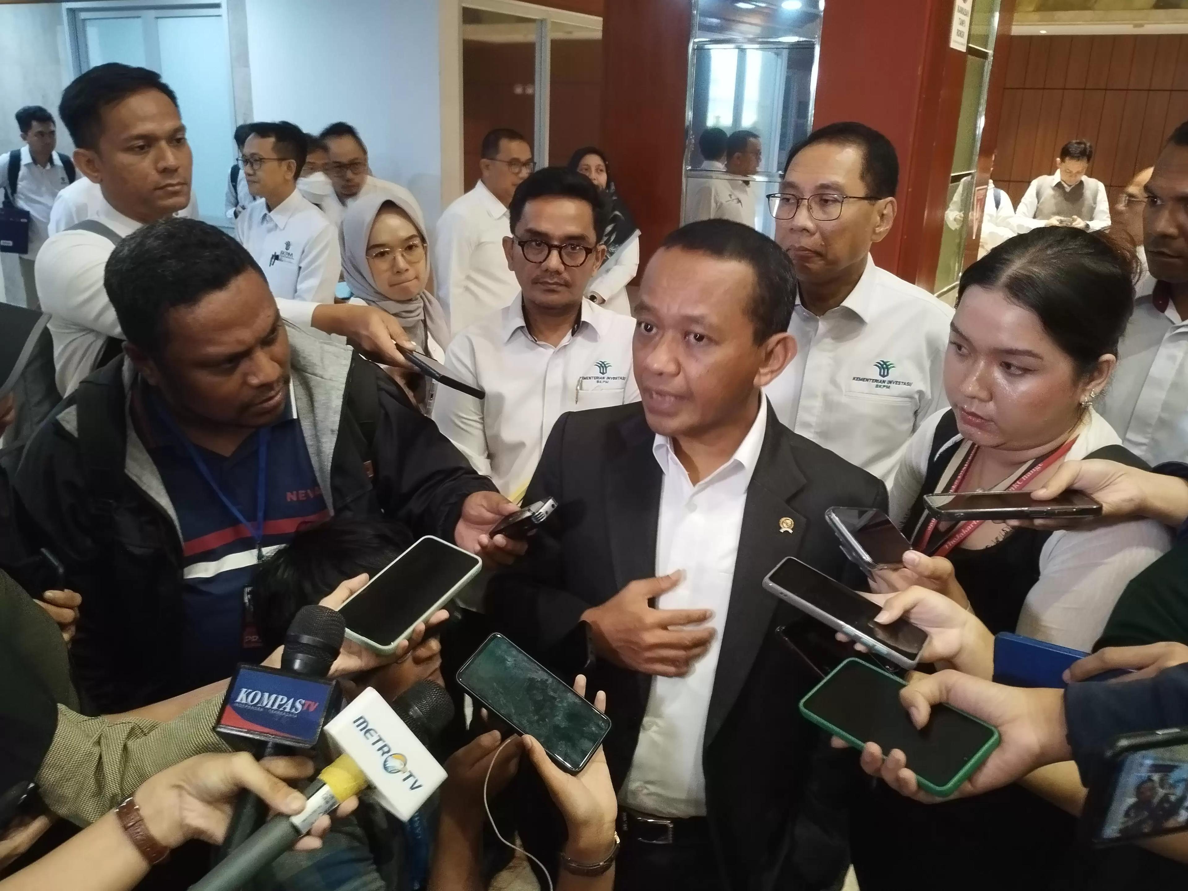 Menteri Investasi, Bahlil Lahadalia usai menjadi rapat kerja bersama Komisi VI DPR RI, Senin (1/4/2024) (Foto: MI/Dhanis)