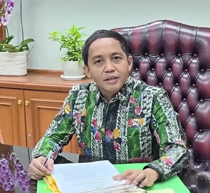 Menteri Kehutanan Raja Juli Antoni meneken SK pencabutan PBPH terhadap 22 perusahaan
