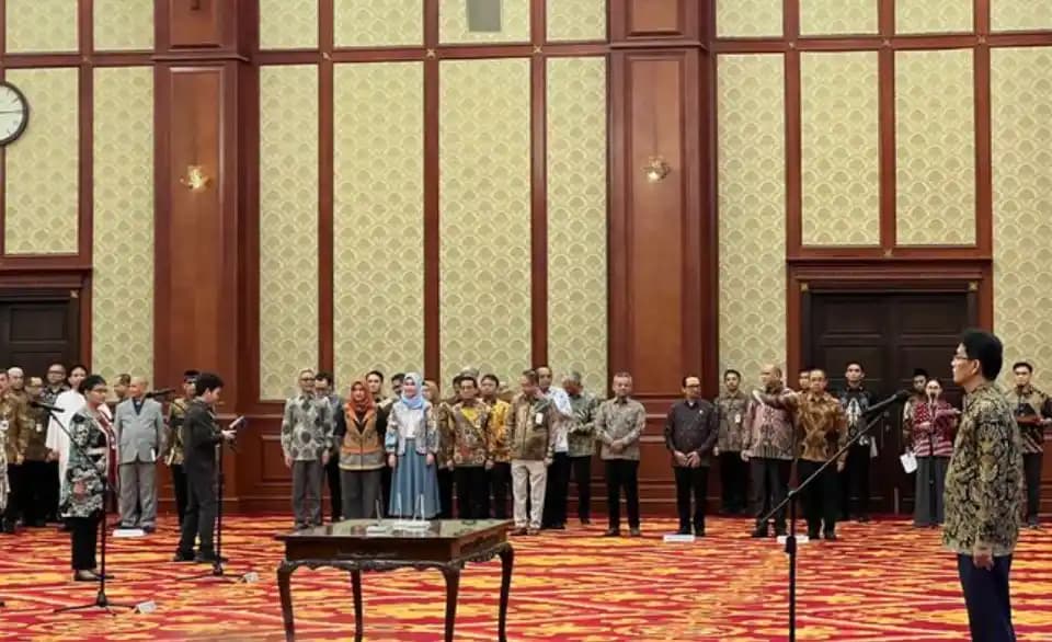 Menteri Keuangan Purbaya Yudhi Sadewa melantik 1.585 pejabat di lingkungan Kementerian Keuangan