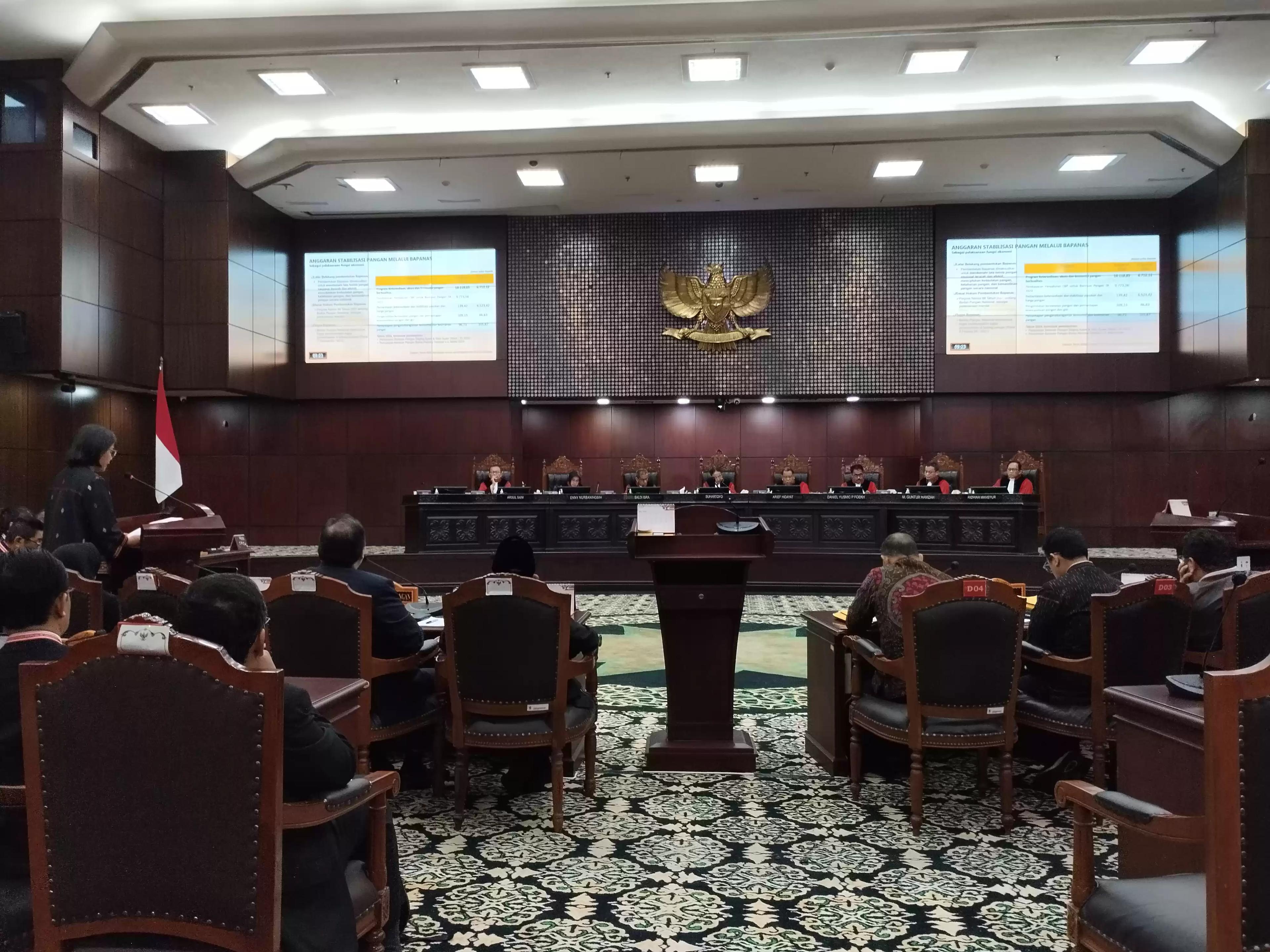 Menteri Keuangan Sri Mulyani saat memberikan Kesaksian di sidang MK mengenai bantuan sosial (Foto: MI/Dhanis)