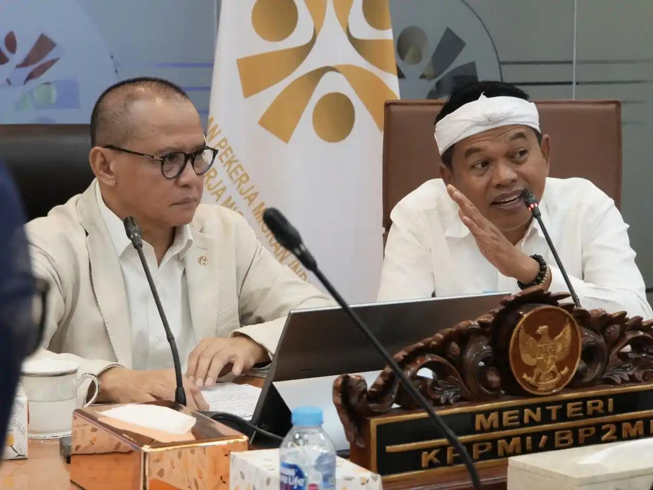 Menteri Mukhtarudin saat menggelar pertemuan dengan Gubernur Jawa Barat Dedi Mulyadi.
