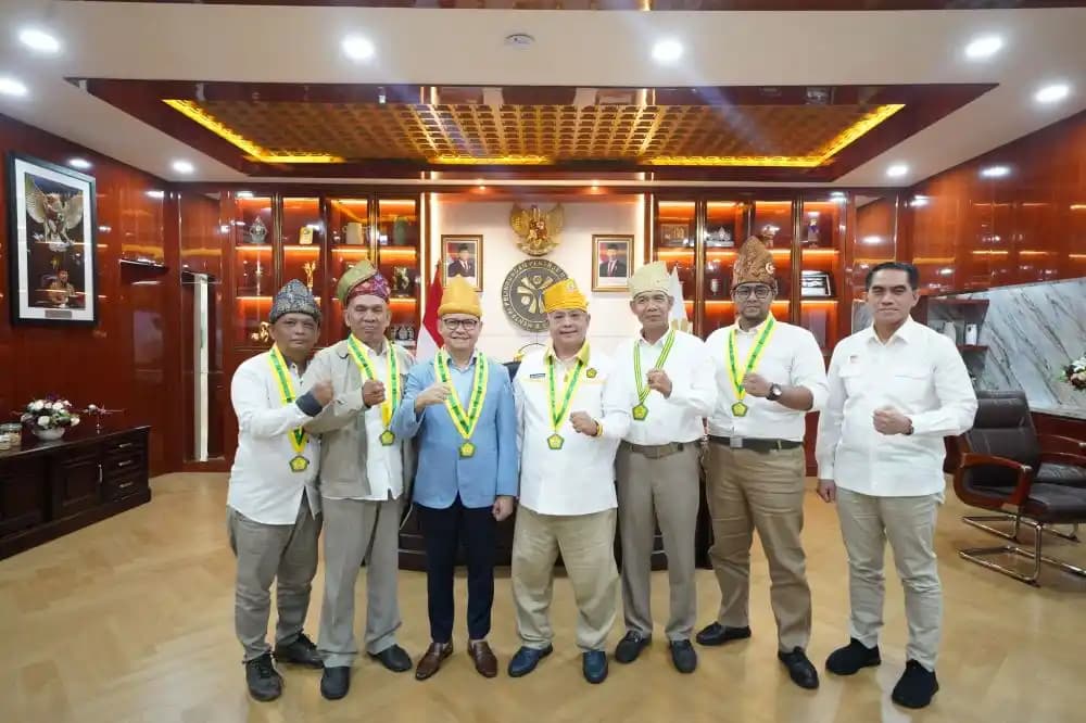 Menteri P2MI Mukhtarudin menerima audiensi dari Majelis Pimpinan Nasional Pemuda Melayu Nusantara (MPN-PMN) (Dok KP2MI)