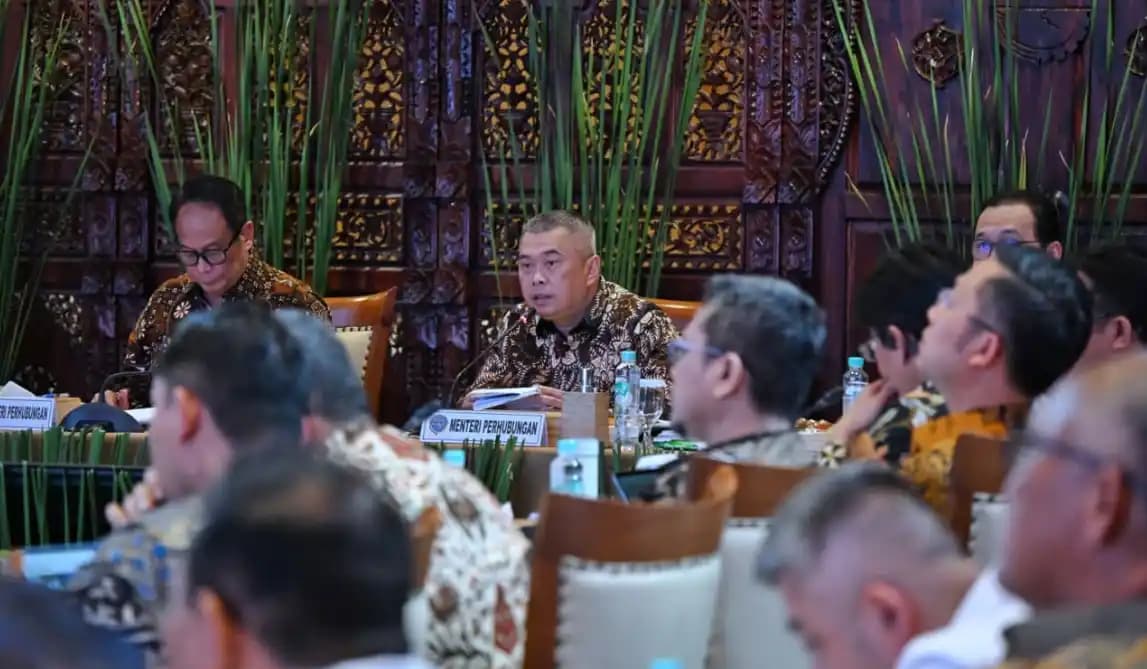 Menteri Perhubungan Dudy Purwagandhi saat Rapat Koordinasi (Rakor) Persiapan Penyelenggaraan Angkutan Lebaran 2026, di Kantor Pusat Kemenhub, Jakarta, Selasa (24/2)