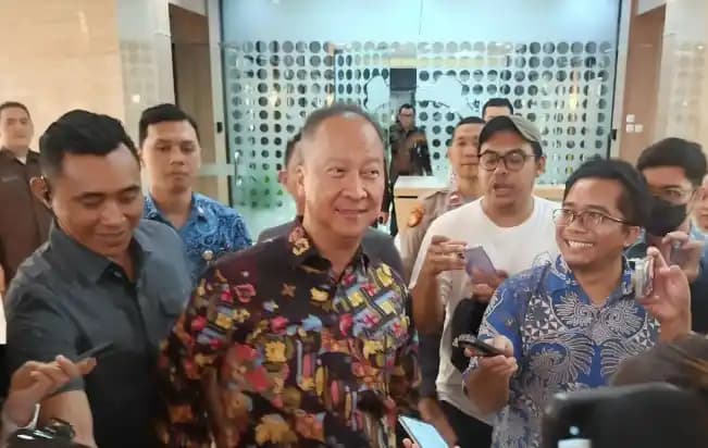Menteri Perindustrian Agus Gumiwang Kartasasmita