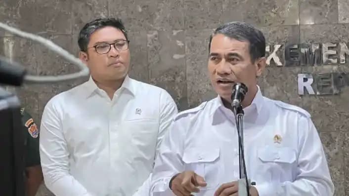 Menteri Pertanian,Andi Amran Sulaiman (Kanan)