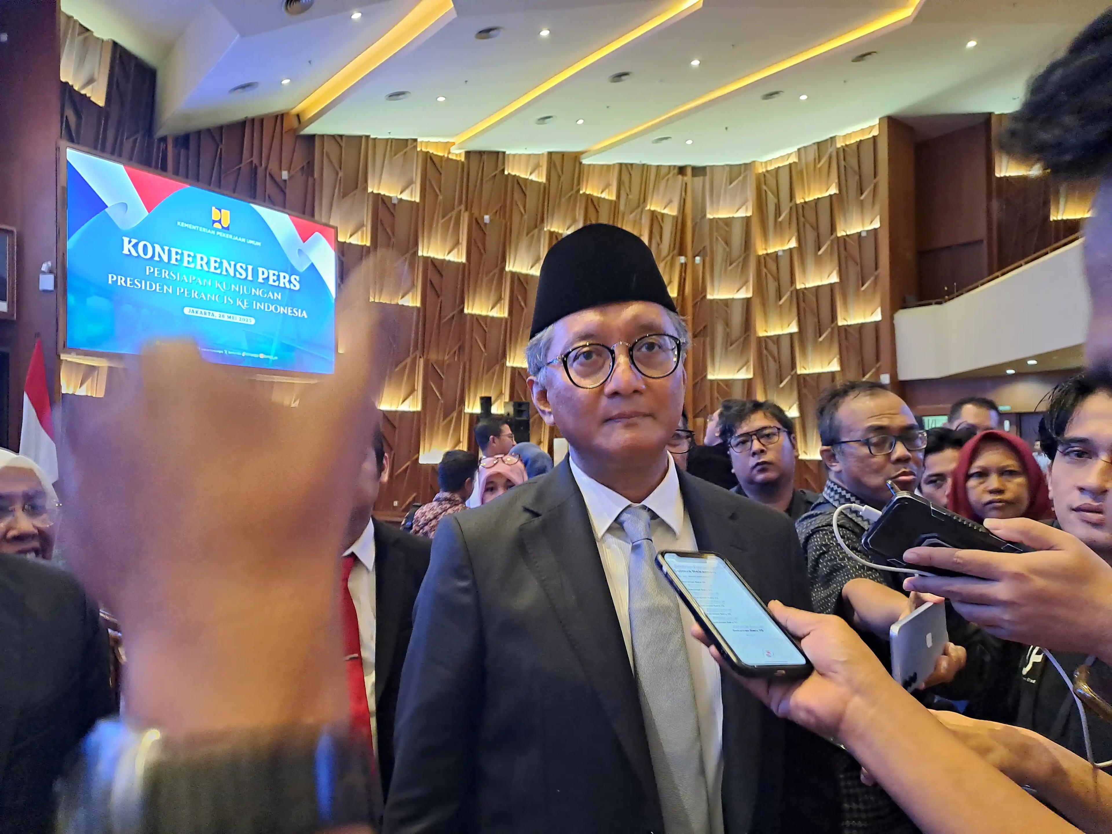 Menteri PU Dody Hanggodo saat beberkan kenjungan   Presiden Prancis Macron Candi Borobudur. (Foto.Rizal)