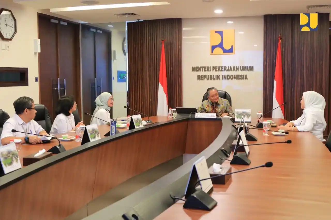 menteri PU Rapat