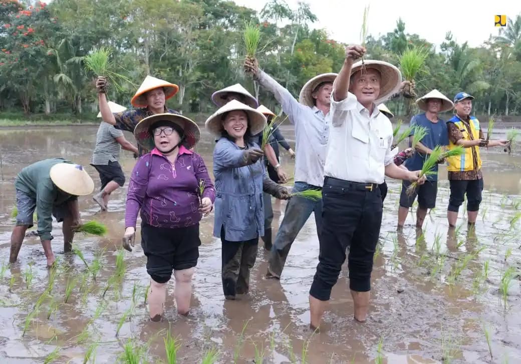 Menteri PU Tanam Padi
