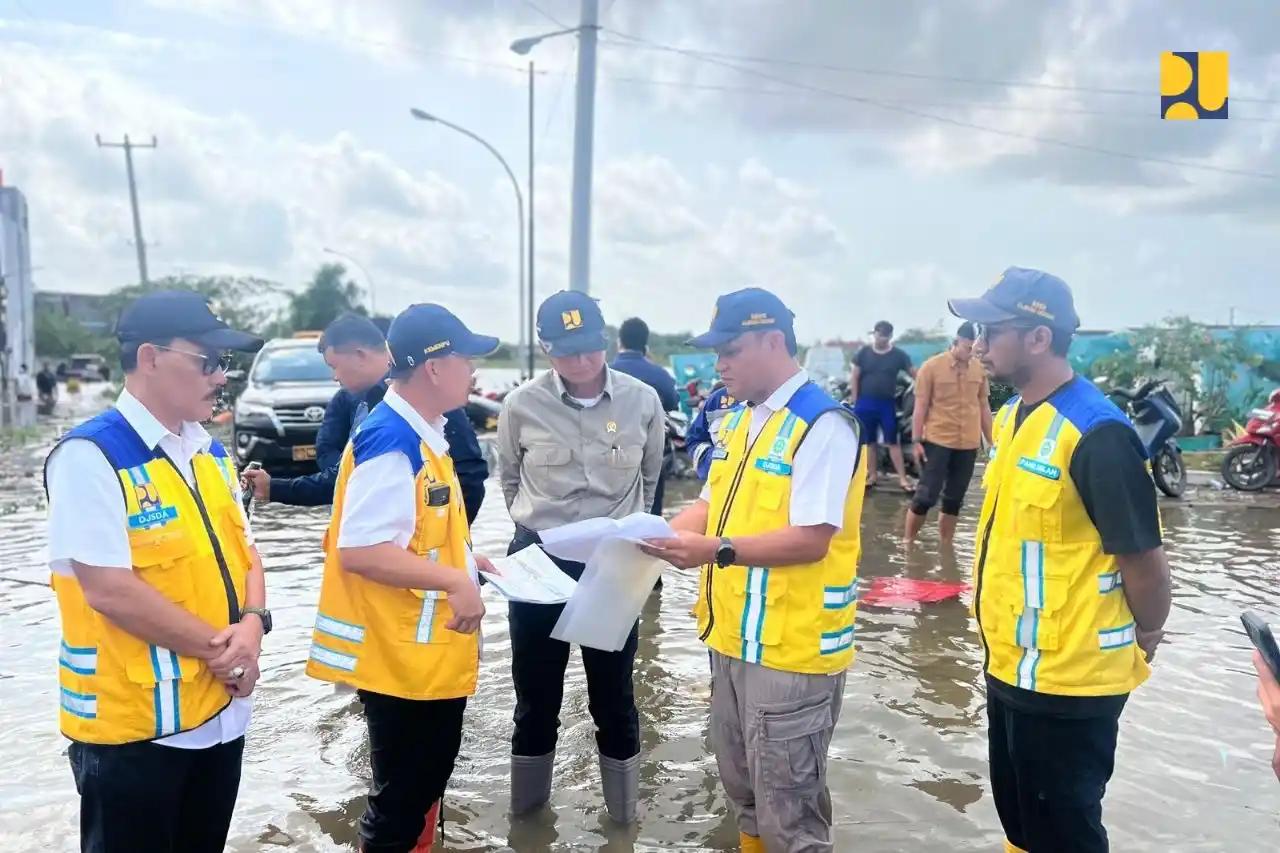 menteri PU Tinjau Banjir