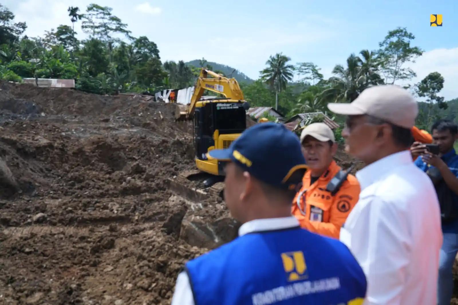 Menteri PU tinjau longsor