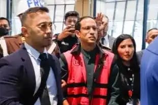 Nadiem Kenakan Rompi Tahanan Kejaksaan Agung