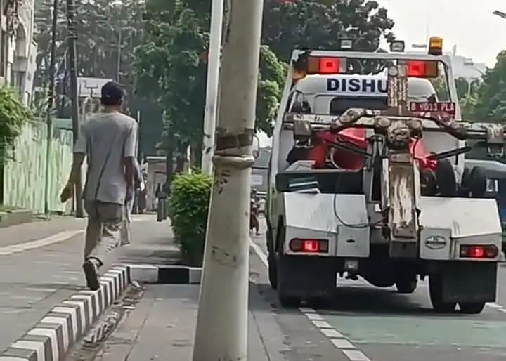 Oknum petugas Dishub Terekam Minta Rokok dari Sopir Bajaj