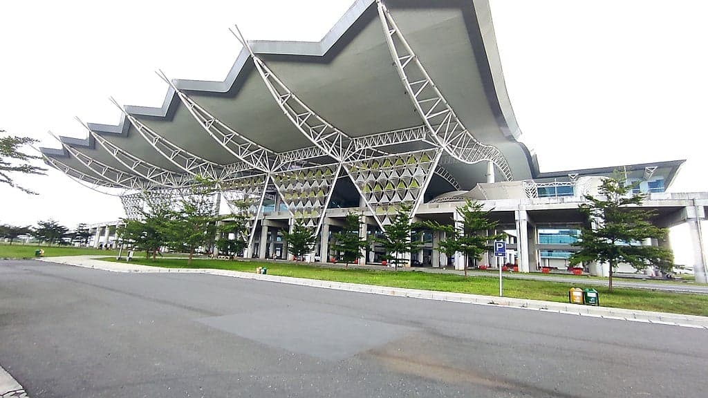 Bandara Kertajati Resmi Beroperasi, Penerbangan Perdana Pagi Tadi