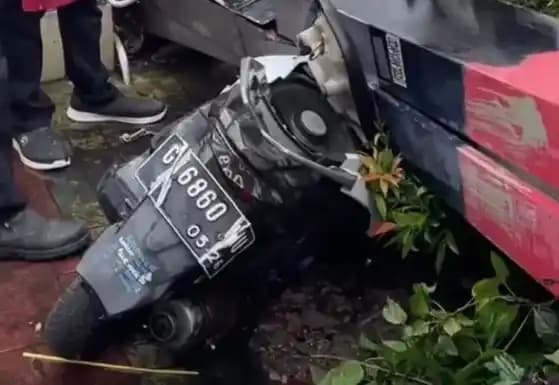Papan Reklame Roboh
