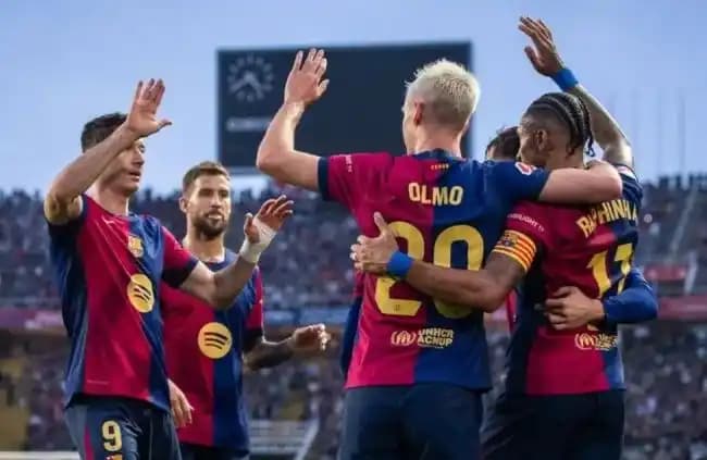 Para pemain Barcelona berselebrasi