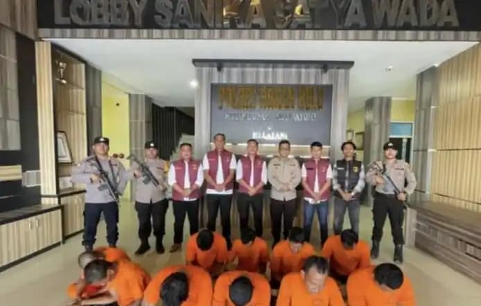 Para tersangka pencurian sapi yang dibekuk Satreskrim Polres Rokan Hulu