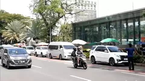 Parkir liar di sekitar Masjid Istiqlal mengenakan tarif tinggi hingga Rp 150.000.