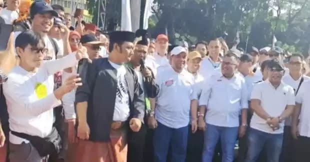 Paslon Heri Koswara dan Sholihin saat deklarasi maju Pilkada Kota Bekasi 2024