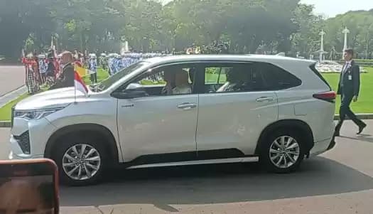 Paus di Istana Merdeka